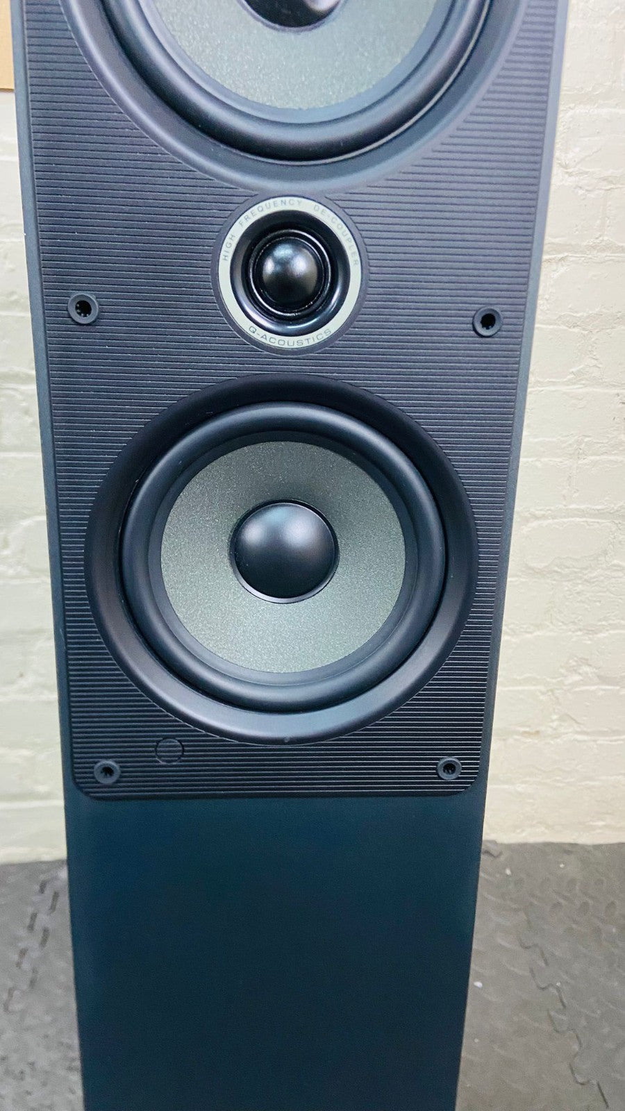 Q ACOUSTICS 2050i FLOOR STANDING SPEAKERS