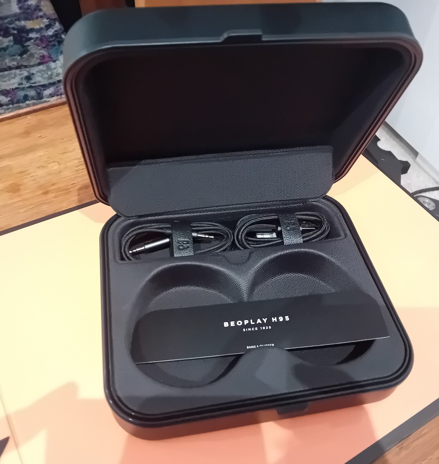 BANG & OLUFSEN BEOPLAY H95 FERRARI LIMITED EDITION