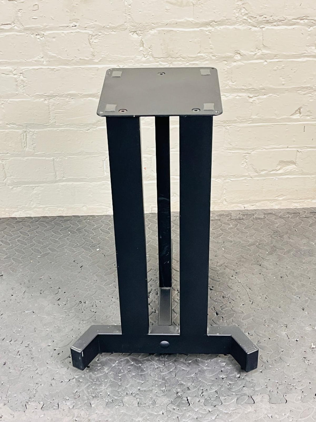 SINGLE TARGET SPEAKER STAND
