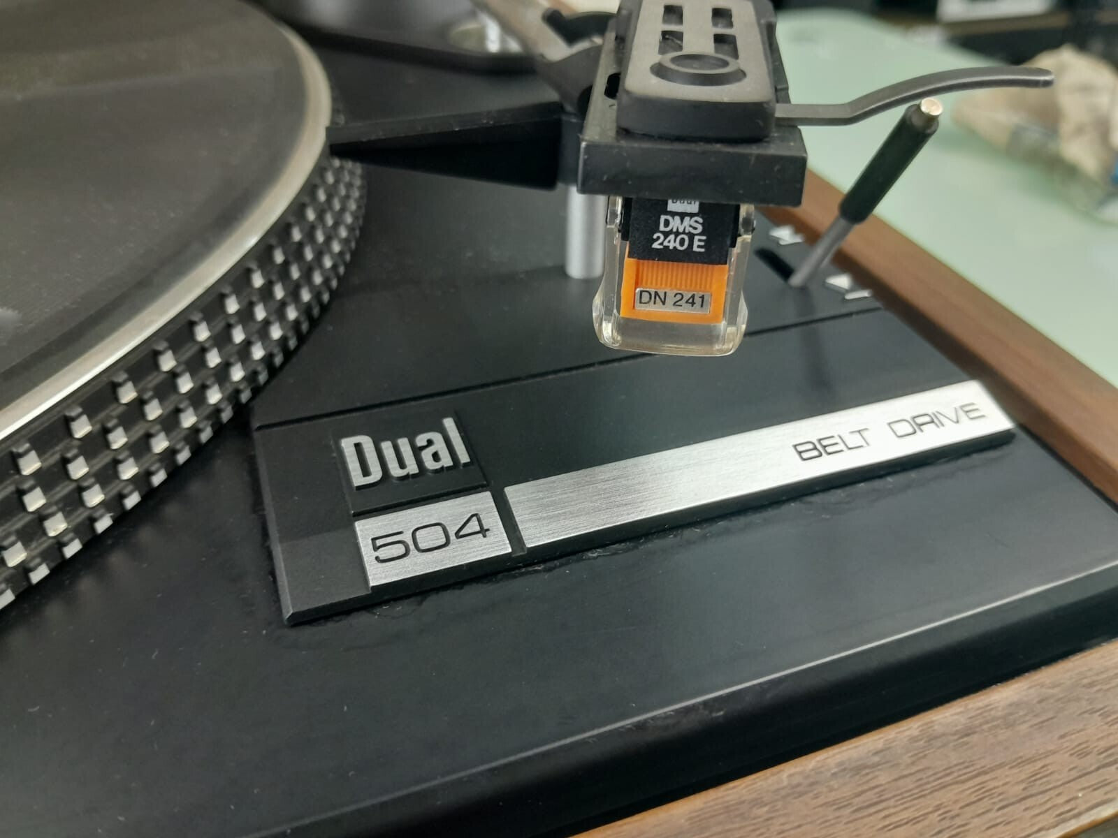 DUAL 504 BELT DRIVE TURNTABLE WITH DMS 240 E CARTRIDGE