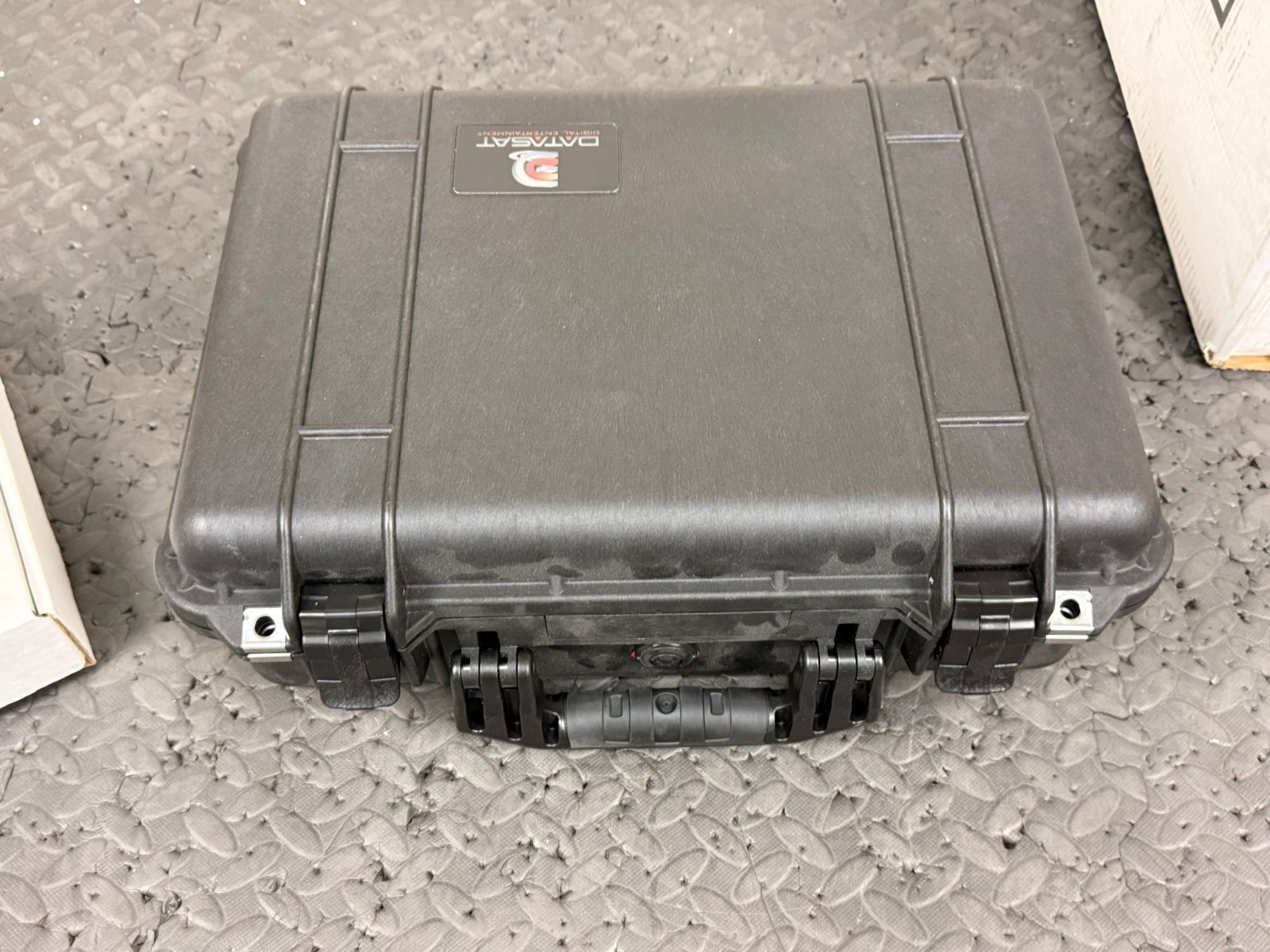 DATASAT RS20i 16-channel surround sound processor CINEMA