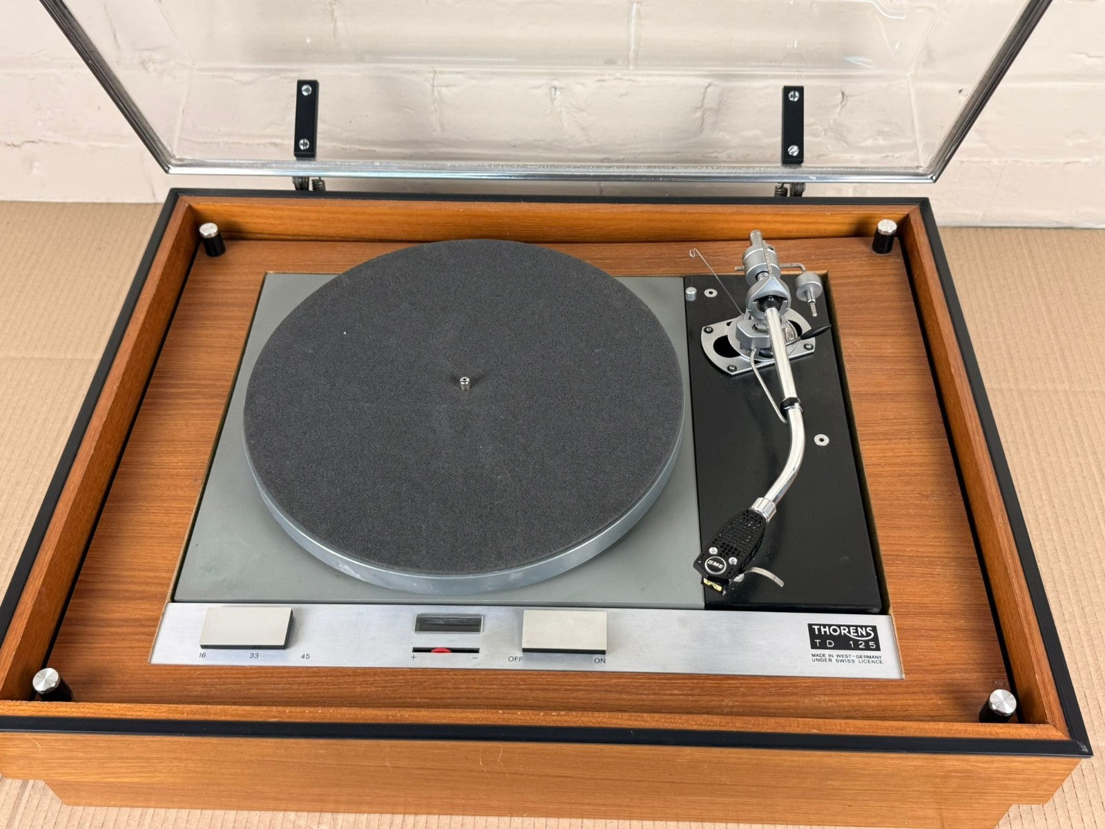 THORENS TD 125 TURNTABLE WITH SME 3009 TONEARM & SHURE M75E CARTRIDGE