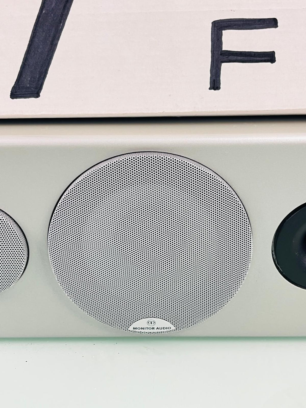 MONITOR AUDIO RADIUS 180 CENTER SPEAKER WITH WALL BRACKET