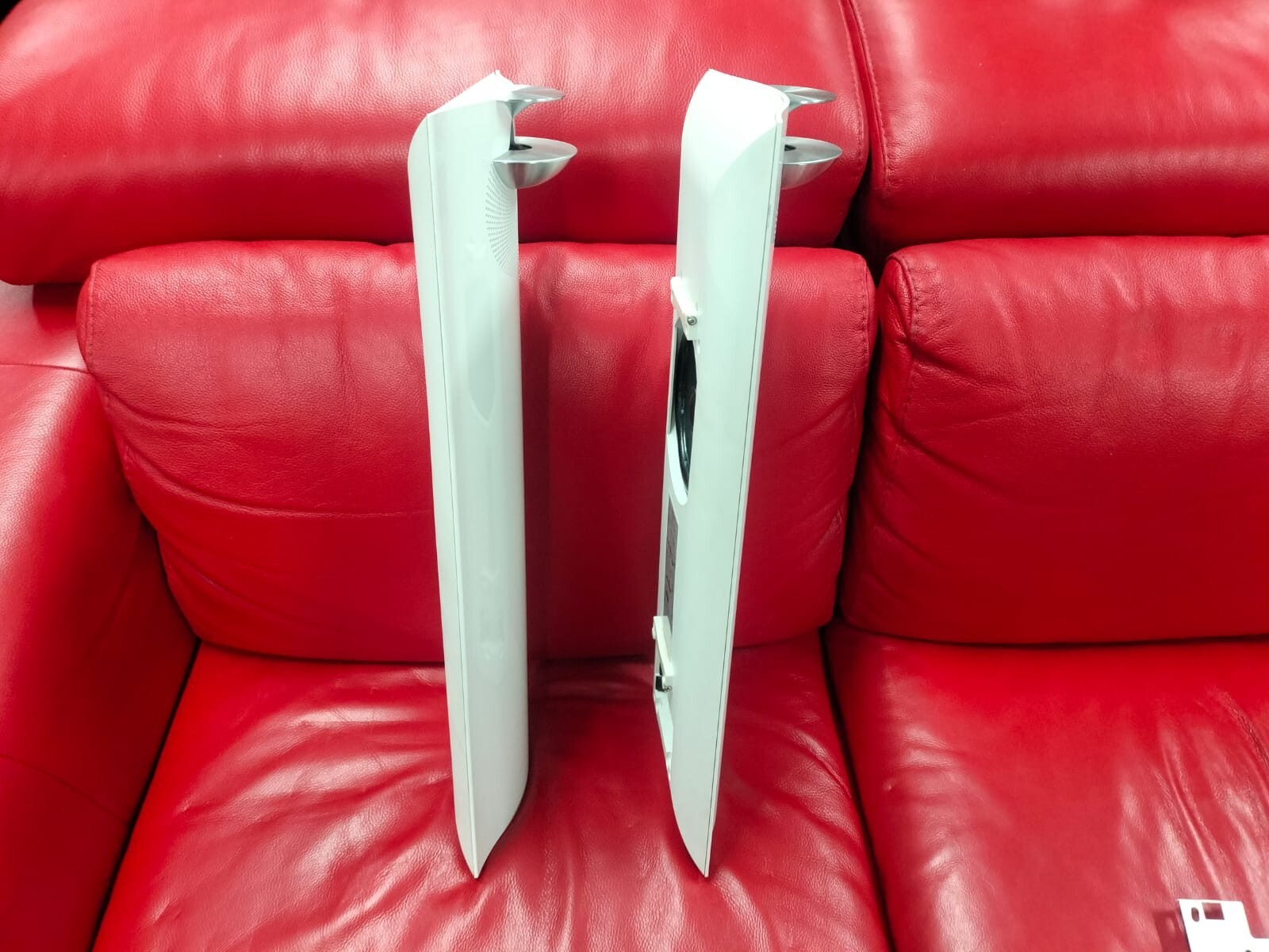 BANG & OLUFSEN B&O BEOLAB 12.2 ACTIVE WHITE SPEAKERS WITH WALL BRACKETS