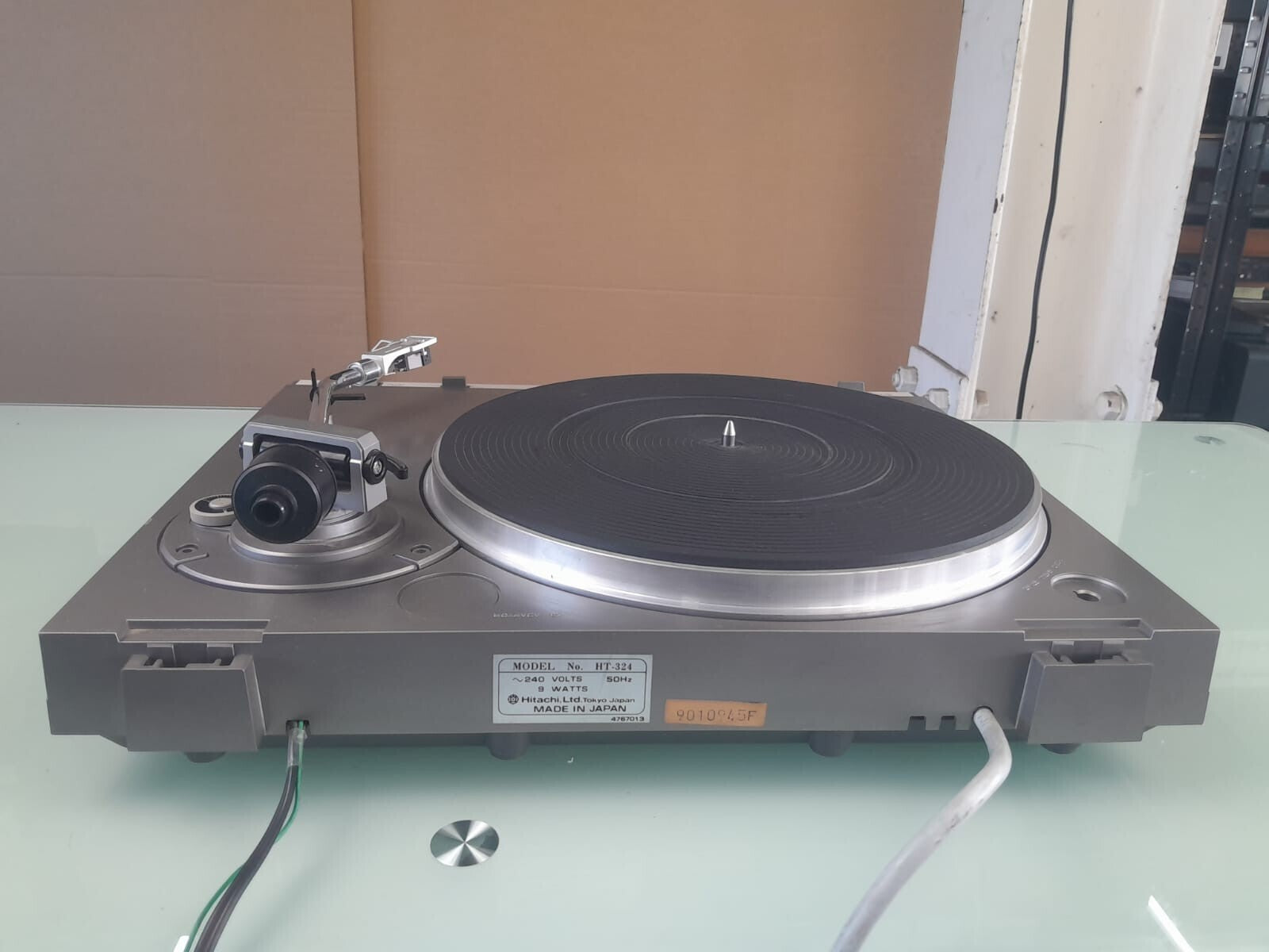 HITACHI HT 324 TURNTABLE