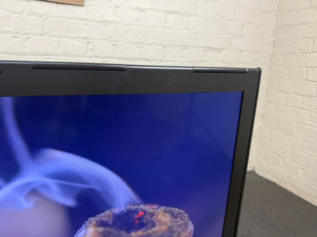 B&O BANG & OLUFSEN BEOPLAY V1 40 INCH TV WITH BEO 4 REMOTE