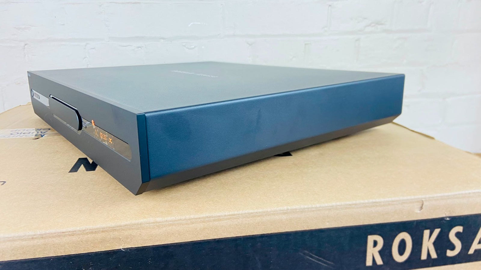 ROKSAN ATTESSA CD TRANSPORT WITH REMOTE CONTROL