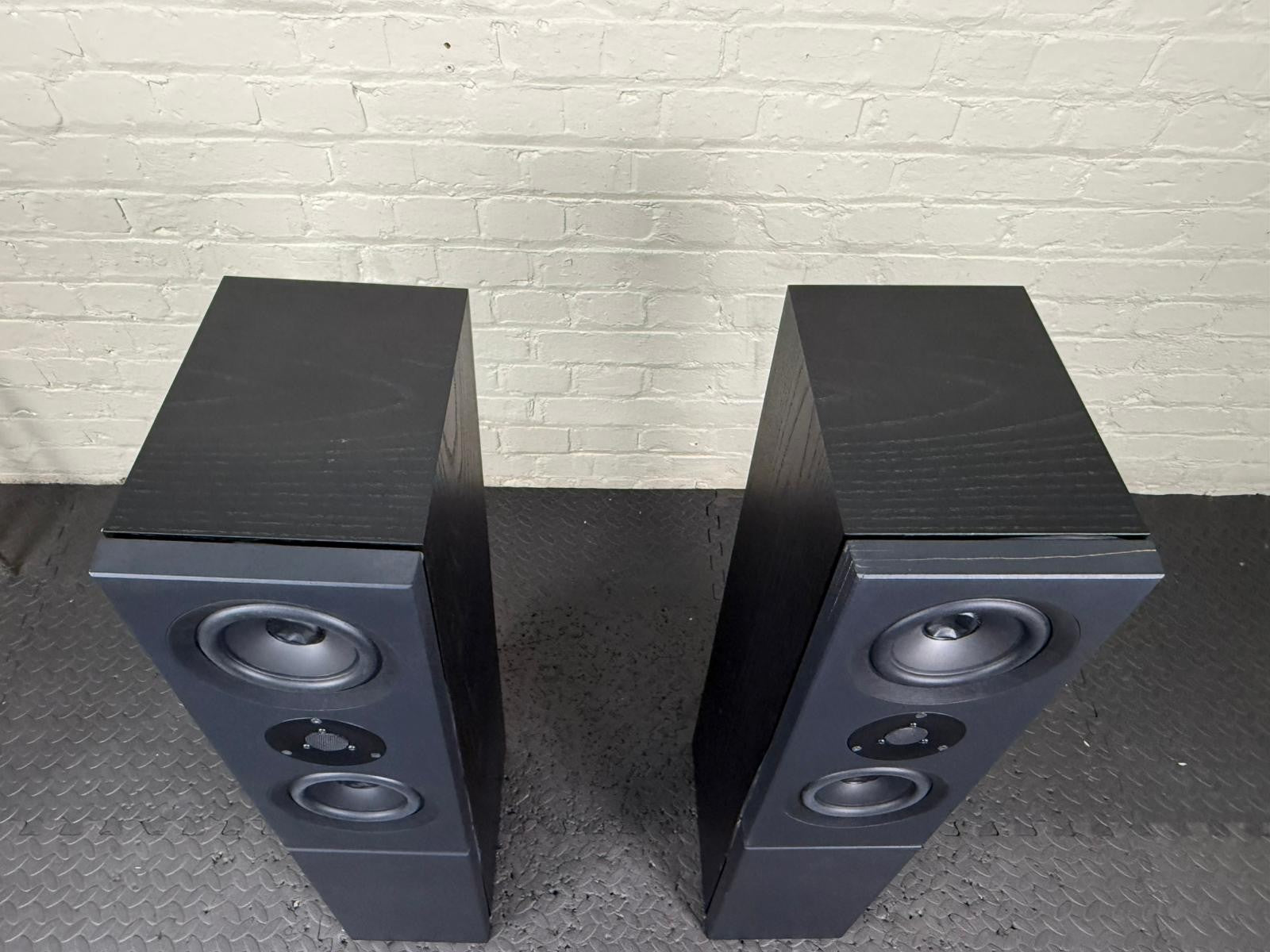LINN KABER FLOOR STANDING SPEAKERS