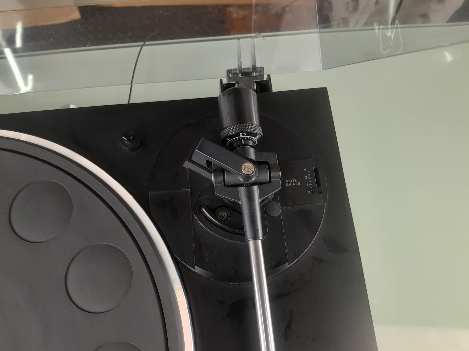 YAMAHA TT 300 NATURAL SOUND STEREO TURNTABLE