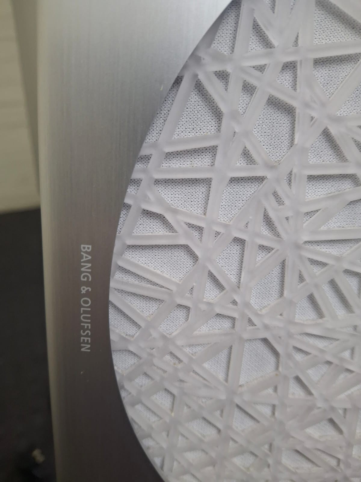 BANG & OLUFSEN BEOLAB 17 BROKEN ICE WHITE WITH FLOOR STANDS