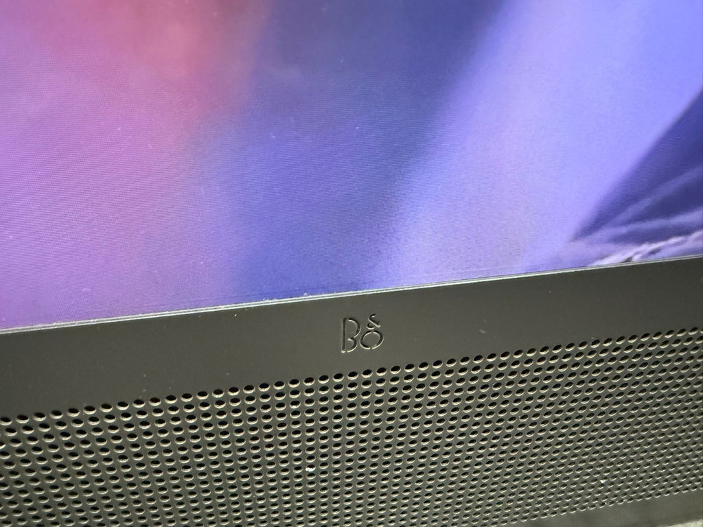 B&O BANG & OLUFSEN BEOPLAY V1 40 INCH TV WITH BEO 4 REMOTE
