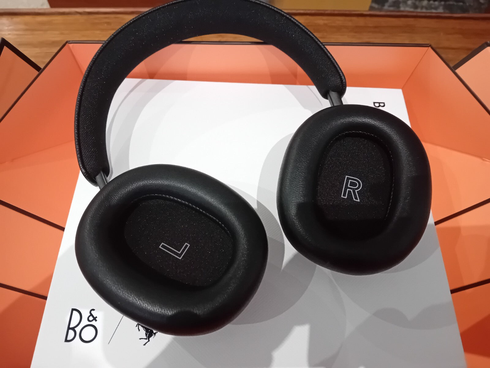 BANG & OLUFSEN BEOPLAY H95 FERRARI LIMITED EDITION