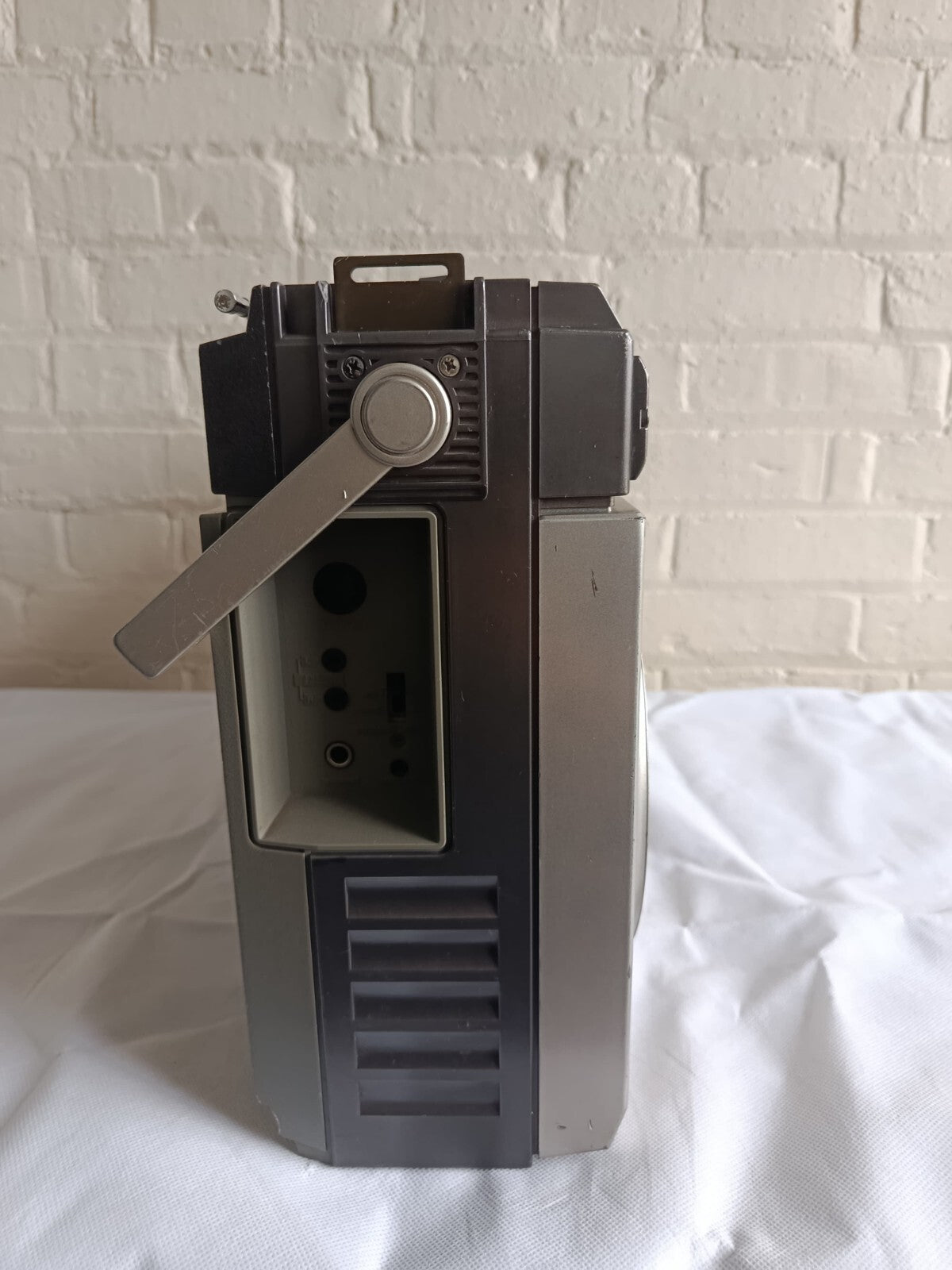 SERVICED HITACHI TRK 8200E GHETTO BLASTER BOOM BOX FM AM STEREO CASSETTE RECORD
