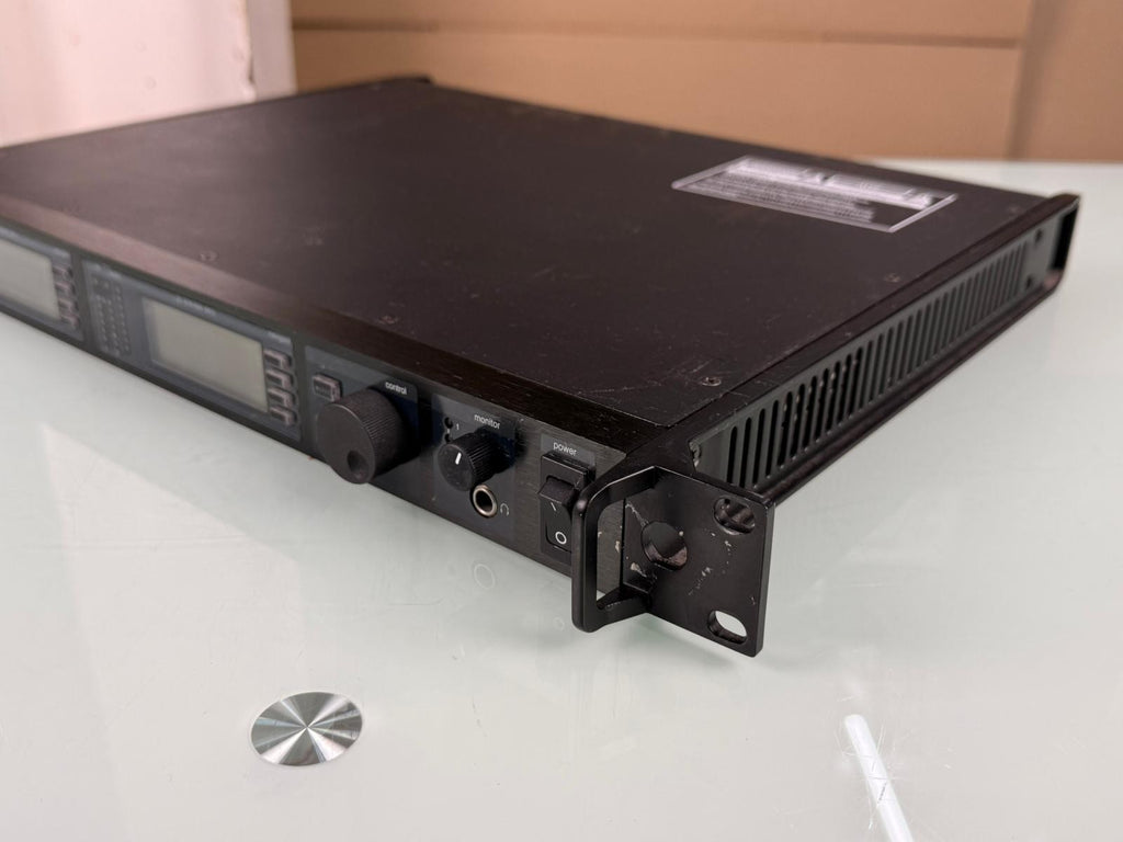 Shure UR4D J5E Dual Channel Wireless Receiver 578-638 MHz #002