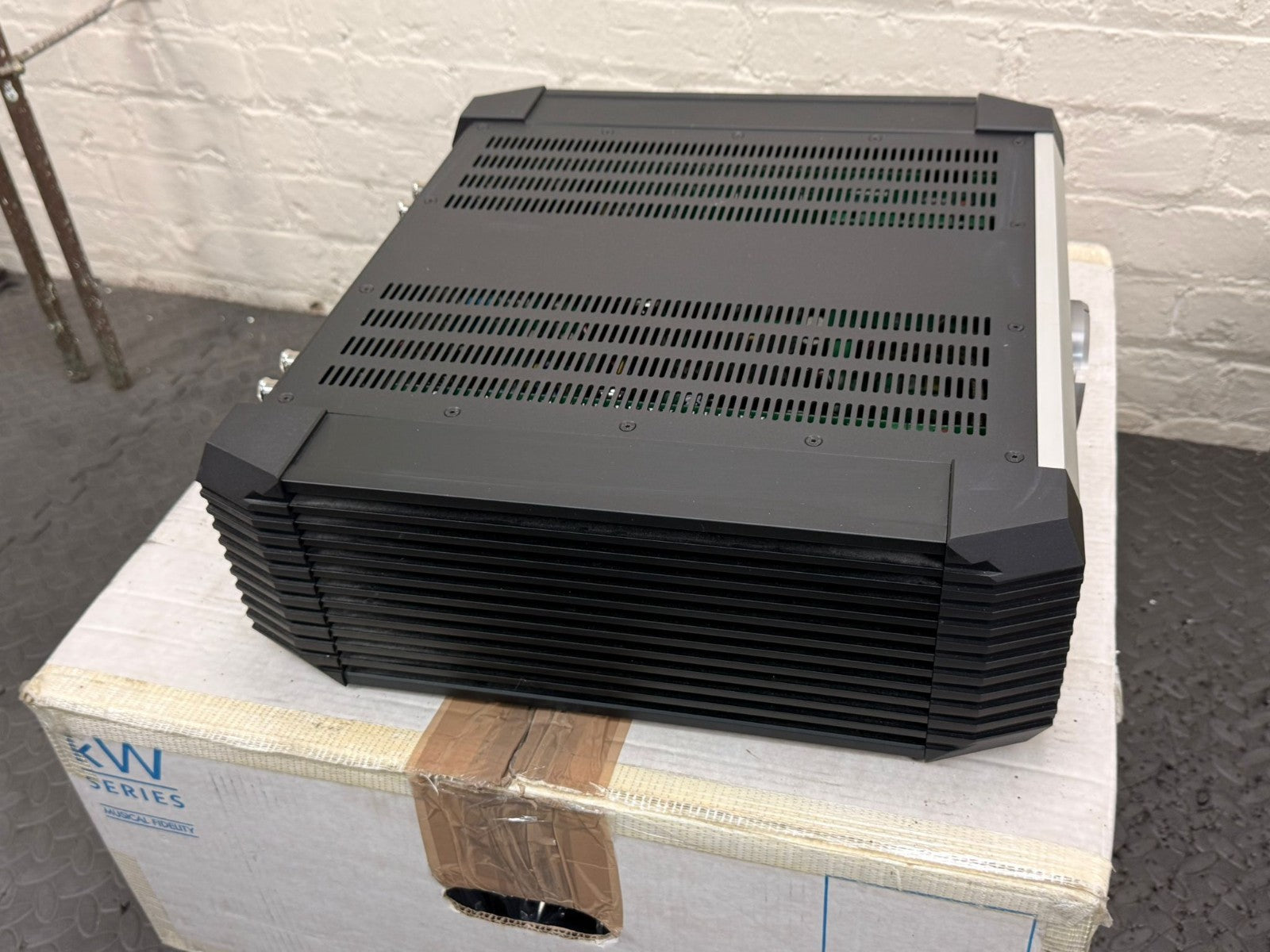 SERVICED MUSICAL FIDELITY KW 550 INTEGRATED AMPLIFIER & KW 550 POWER SUPPLY
