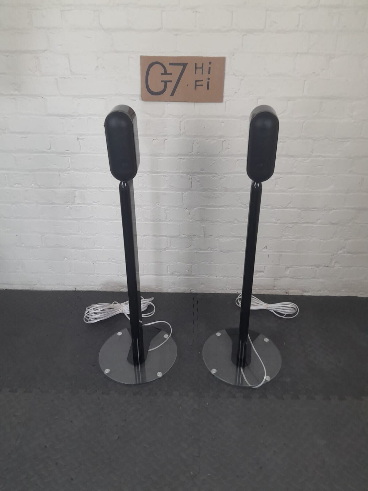 Q ACOUSTIC 7000LRI SPEAKERS WITH 7000ST FLOOR STANDS AND QED SPEAKER CABLES