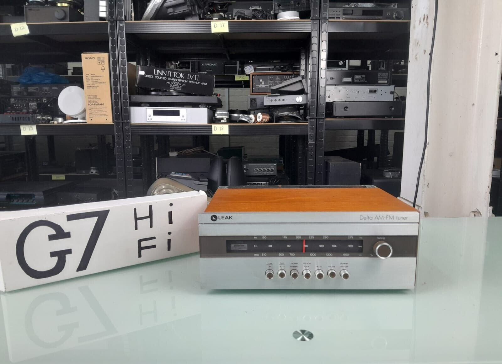 LEAK DELTA AM - FM TUNER