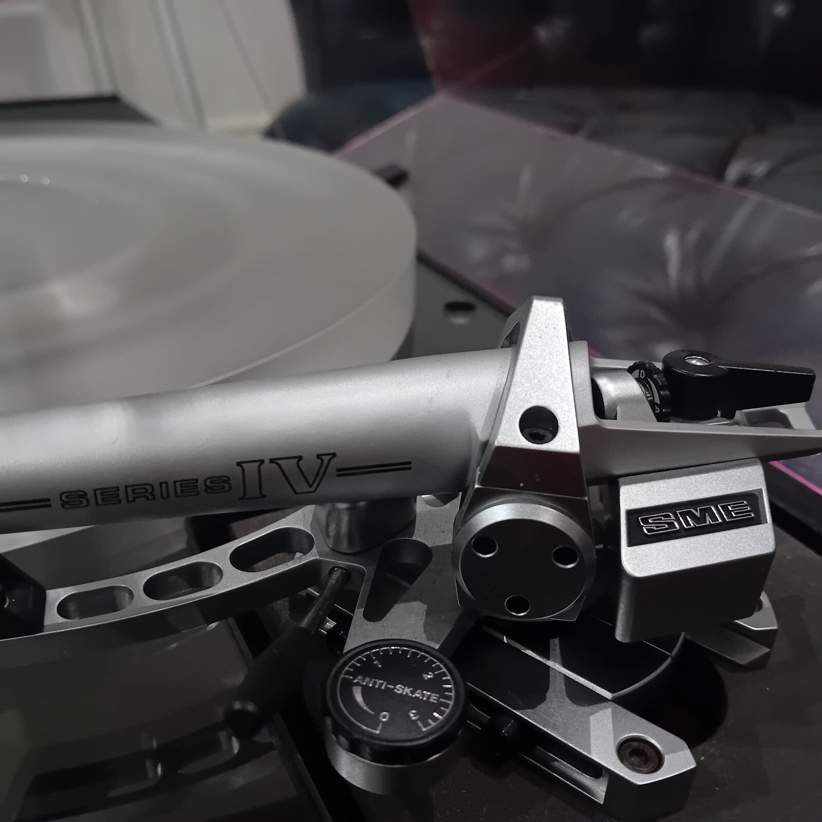 PINK TRIANGLE ANNIVERSARY TURNTABLE SME SERIES IV 4 TONEARM ORTOFON MC VIVO