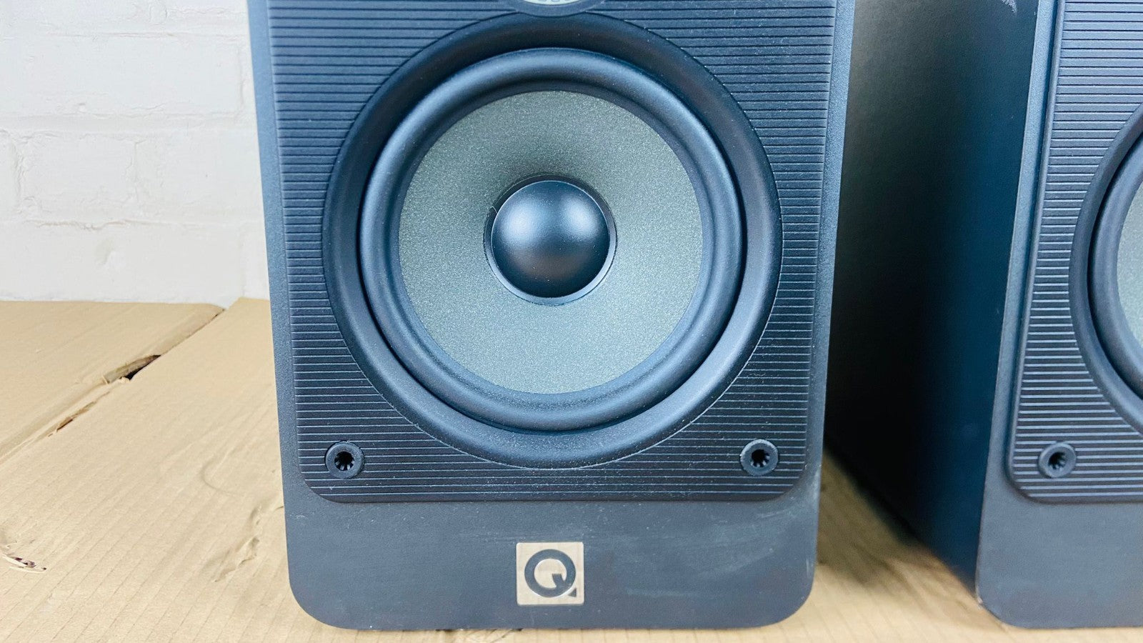 Q ACOUSTICS 2020i SPEAKERS