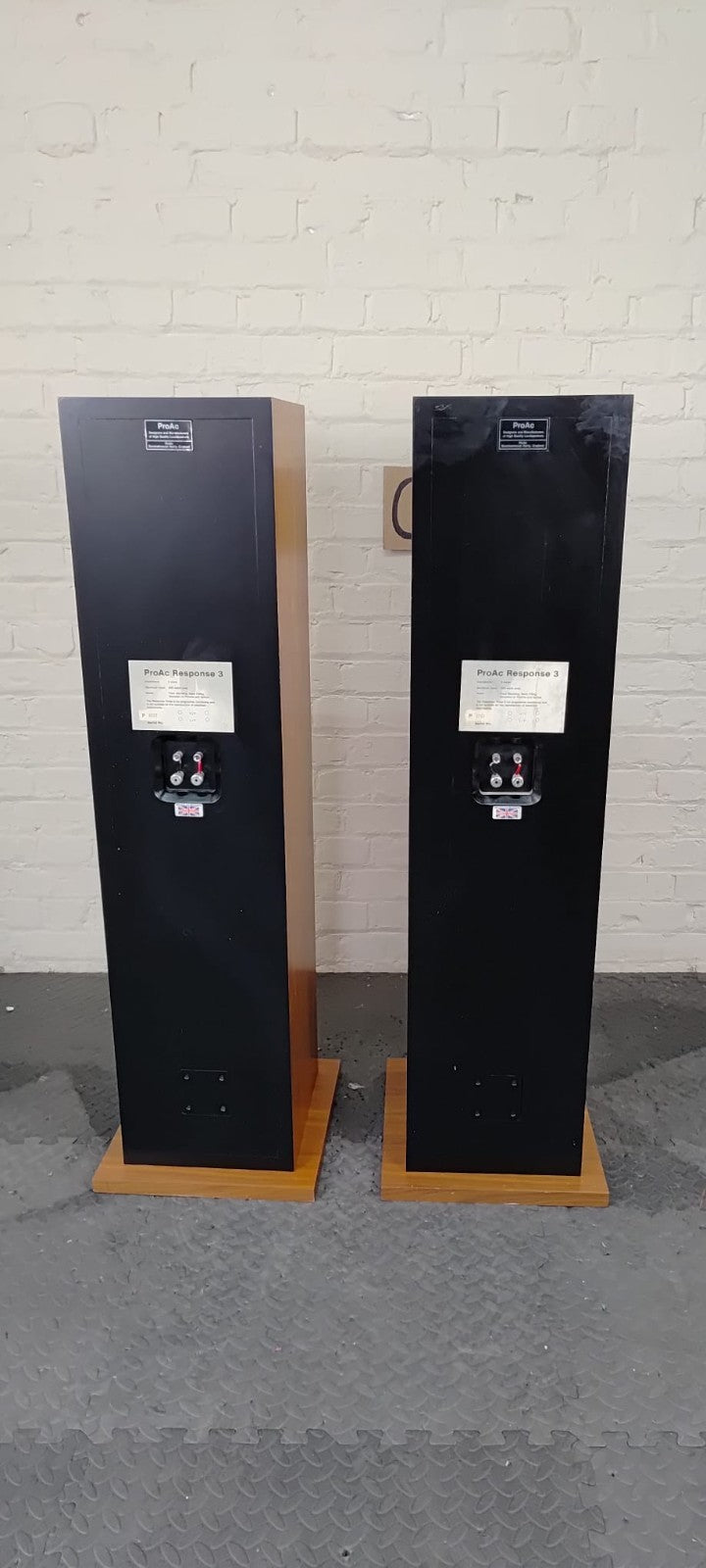 PROAC RESPONSE 3 FLOOR STANDING SPEAKERS