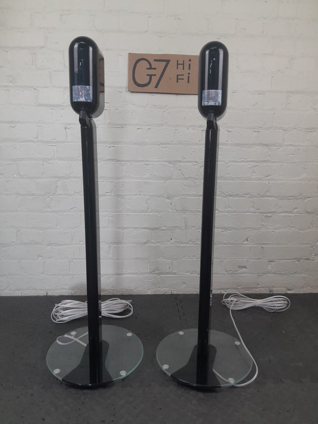 Q ACOUSTIC 7000LRI SPEAKERS WITH 7000ST FLOOR STANDS AND QED SPEAKER CABLES