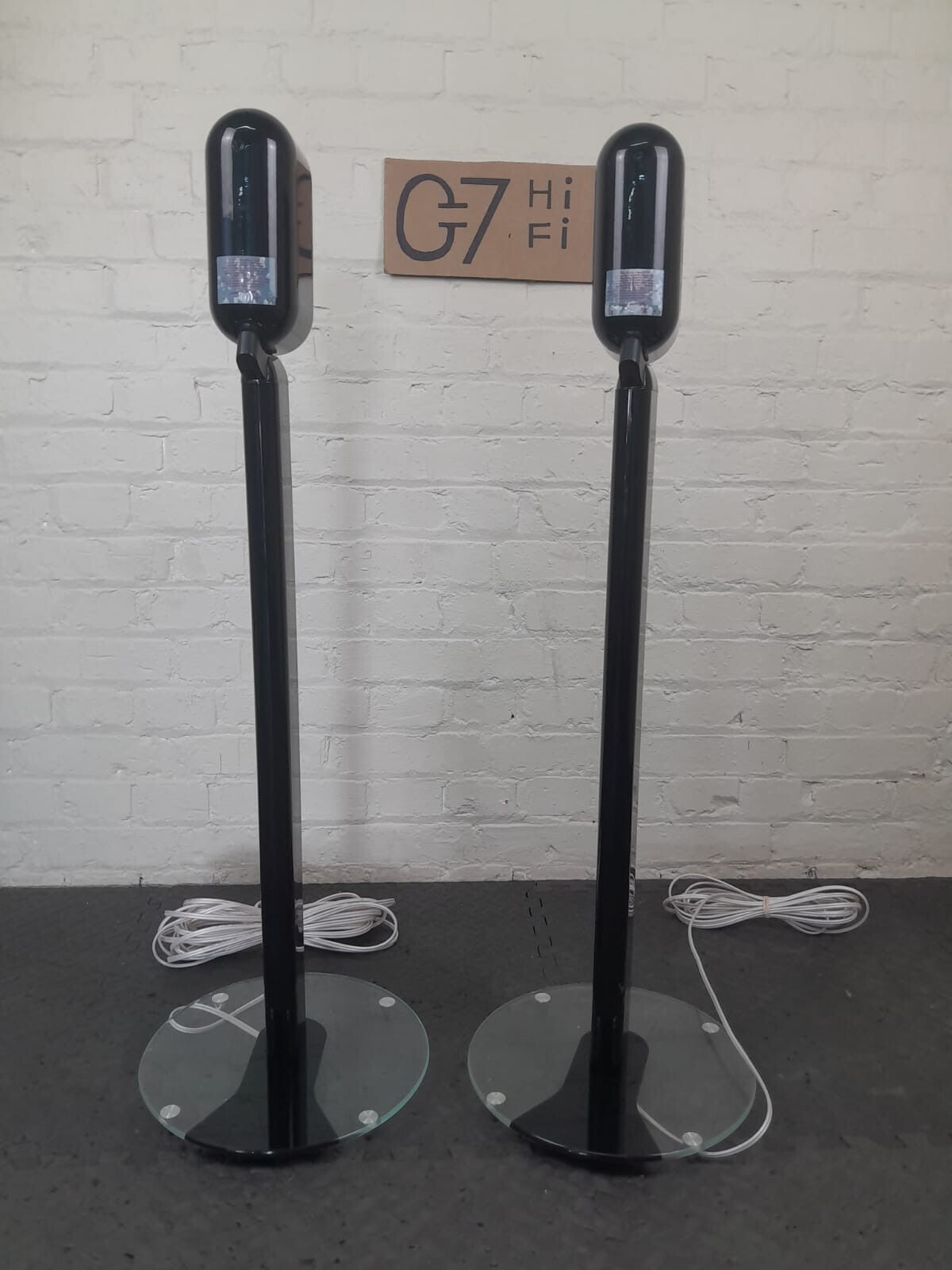 Q ACOUSTIC 7000LRI SPEAKERS WITH 7000ST FLOOR STANDS AND QED SPEAKER CABLES